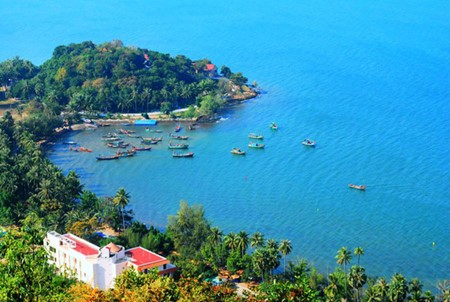 Exploring Ha Tien township in Kien Giang province - ảnh 2